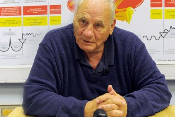 Знаменитый немецкий онколог пережил смерть сына. Но это помогло ему найти лекарство от рака!