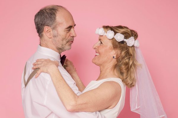 Свекровь захотела прикарманить квартиру, начала убедительно рассказывать, что моя мама еще молодуха в 56 лет, вполне пригожая невеста