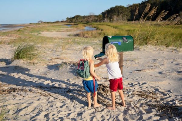 История маленькой девочки, что писала письма матери, улетевшей на небо