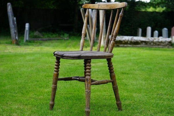 У оградки погоста их догнала исхудавшая женщина, вся в лохмотьях, Ярослав узнал ее, но спокойно усадил новую жену в машину и уехал