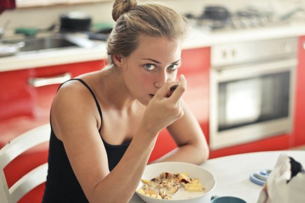 После отпевания мужа укатила на моря с любовником, но даже не предполагала, какой сюрприз ее ждет