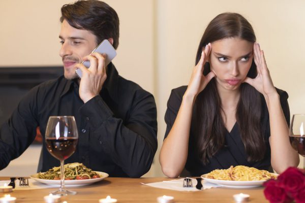 Какие дурацкие привычки выдают невоспитанного человека с головой, учимся хорошим манерам