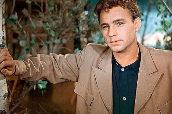 Николая Рыбникова давно нет с нами, но картины с его участием до сих пор любят и смотрят, чем он так пленит зрителя