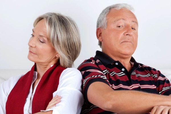 Две недели в доме невозможно находиться, родители ссорятся каждую свободную минуту, а я не могу это выносить