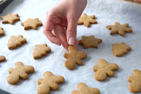 Печенье из коробочки под елкой, что навсегда связано в моем сознании с Новым годом