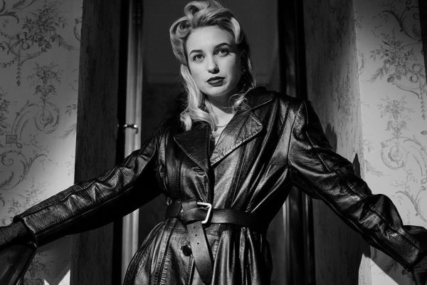 С детства обожала детективы и мечтала быть частным сыщиком, знаю толк в детективных сериалах и рекомендую самые затягивающие