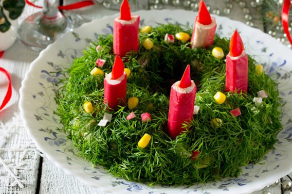 Подборка праздничных салатов с оригинальным оформлением