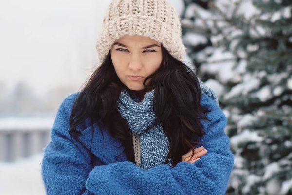 Мама пригласила нас отпраздновать Новый год вместе, но я не пойду, не хочу даже смотреть на нее