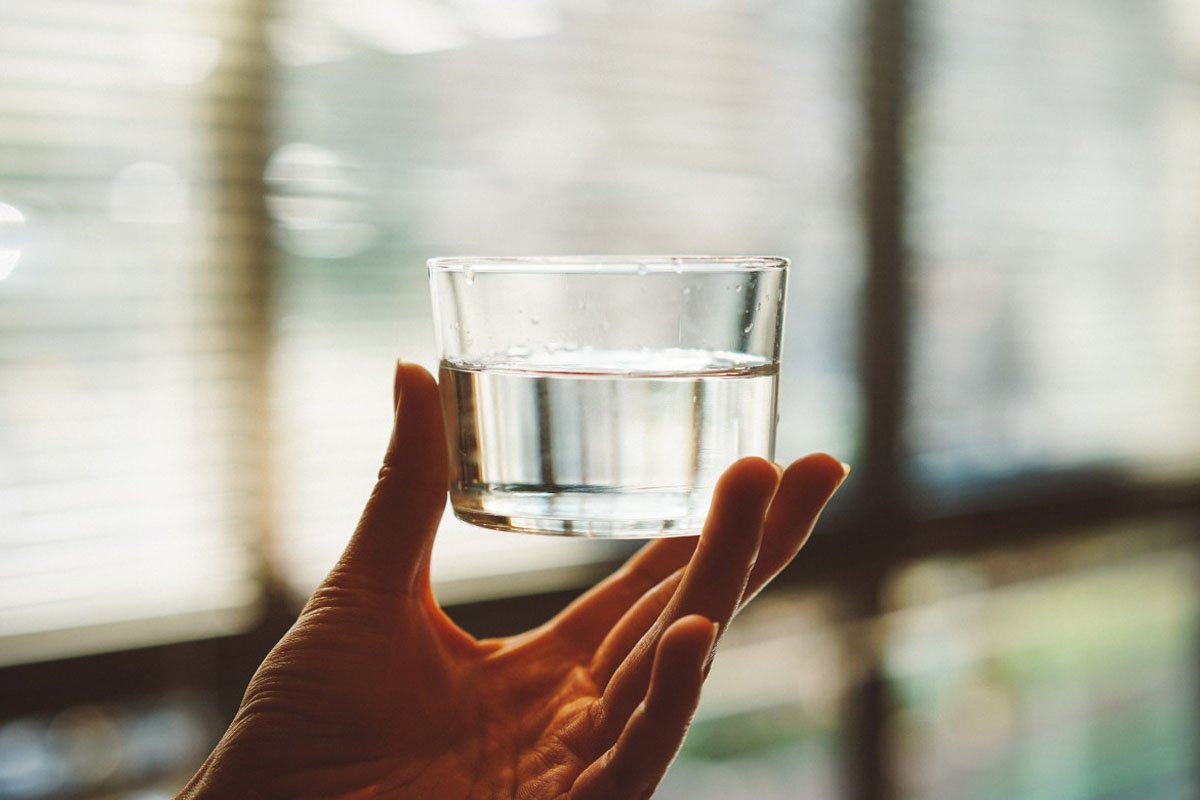 Как нужно пить воду, чтобы килограммы улетучивались, а тело обретало легкость