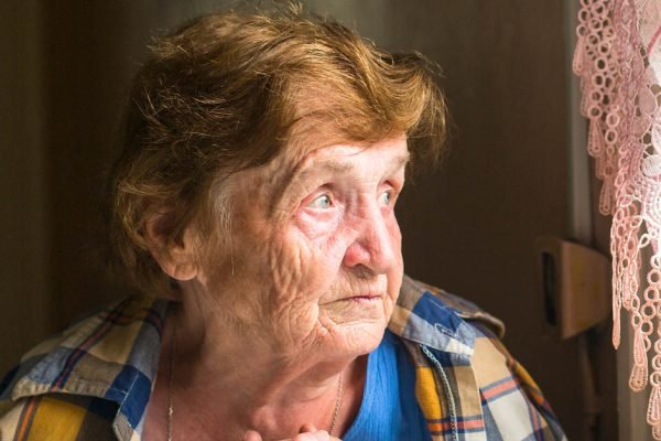 Подруга решила ехать на заработки, а меня просила присмотреть за ее пожилой мамой, но мои условия ее не устроили