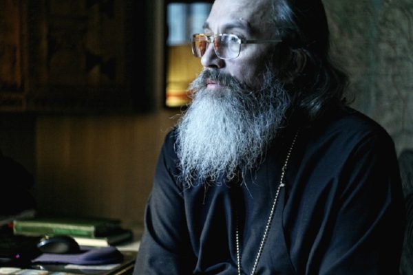 «Мне никогда не забыть, как однажды по вызову наша бригада приехала к пожилому священнику, которого свалил инфаркт…»