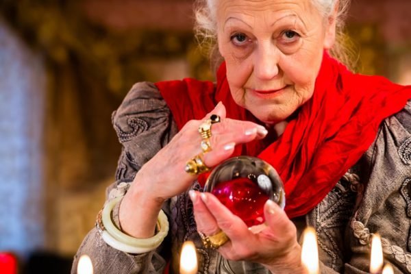 Чтобы никто не сглазил, здороваться с людьми нужно особым образом