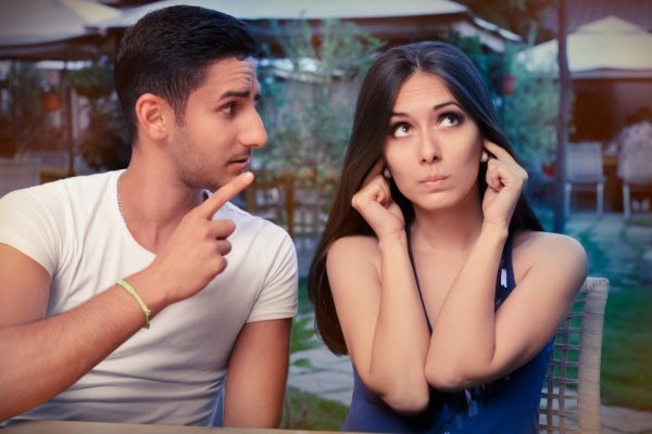 Как реагировать на сварливого мужа и нужно ли ему угождать