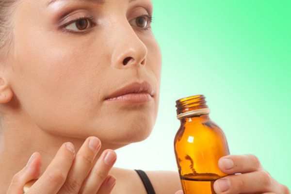 Ровно 5 капель этого масла разгладят морщины, уберут пятна, мешки и темные круги в области под глазами!