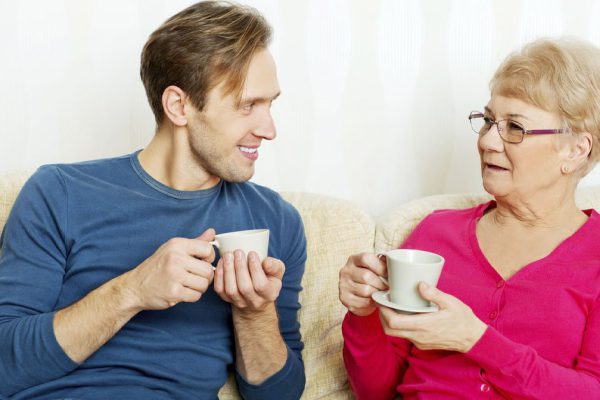 Невестка внушила сыну, что я должна переехать в их квартиру на окраине, чтобы они могли обживаться в моей, но меня это не устраивает