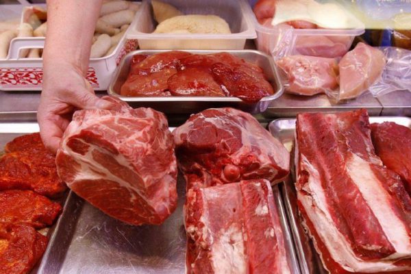 Вот почему мыть мясо перед готовкой не нужно