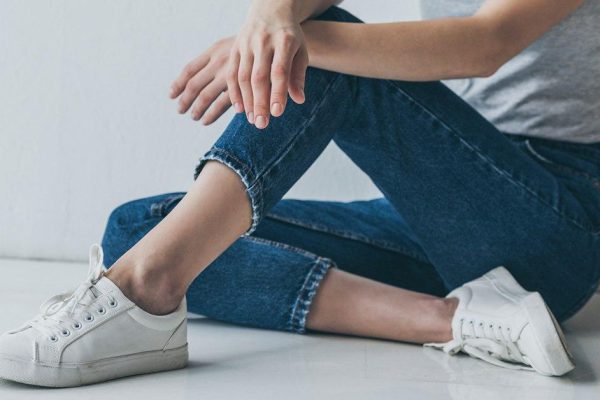 Какую обувь не стоит носить с джинсами