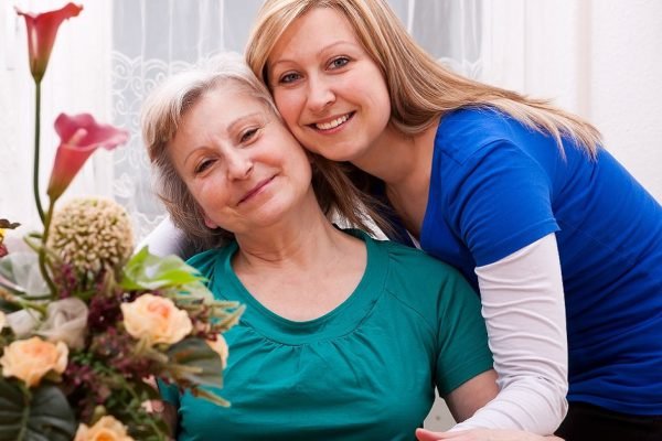 Дочь запрещает мне ехать на заработки, в 50 я уже стара для тяжелой работы