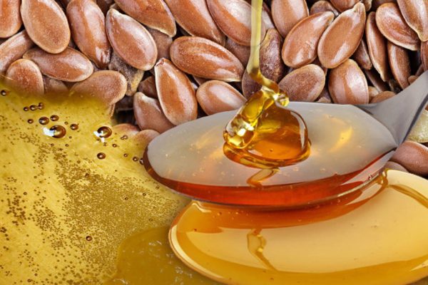 Почему необходимо употреблять мёд с семенами льна