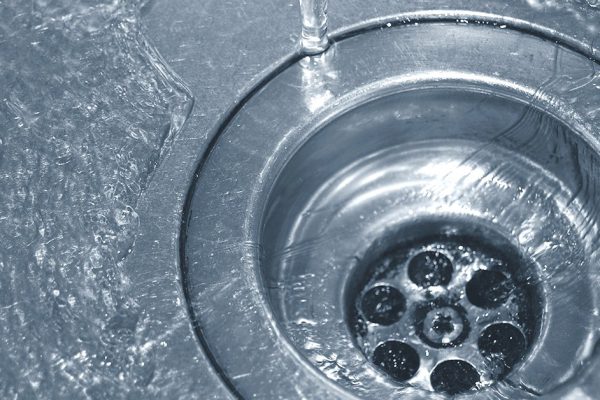 Способ очистки стока в ванной