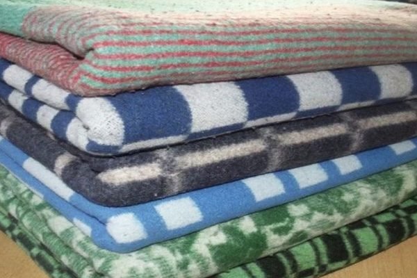 До сих пор бережно храню шерстяное одеяло, которое мне подарила бабушка, такой роскоши больше нигде не сыщешь