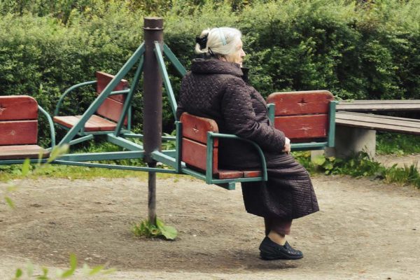 Сын и дочь не приехали, 70 лет мать отмечала в одиночестве