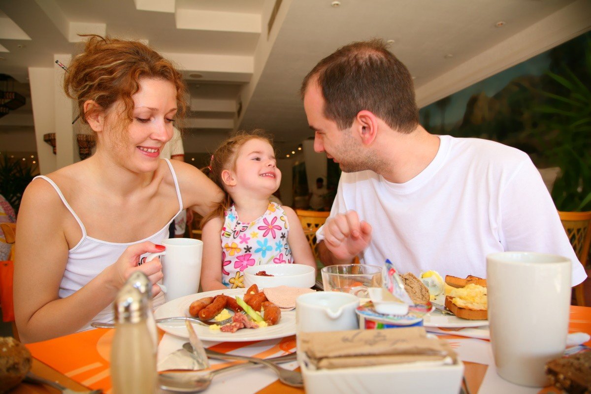 что делает официант в ресторане