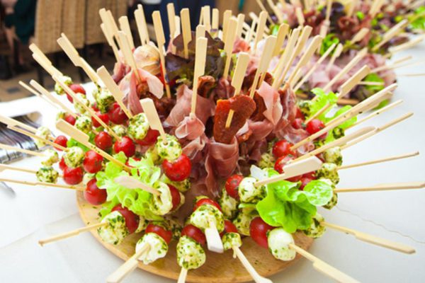 Какие блюда украсят праздничный стол и поднимут настроение