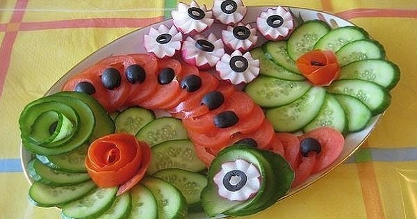 Укрась праздничный стол шикарной нарезкой! Такое оформление гарантированно удивит твоих гостей.