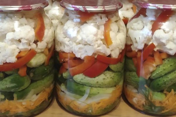 После работы махну на рынок за цветной капустой, руки чешутся закрыть 20 банок такого салата