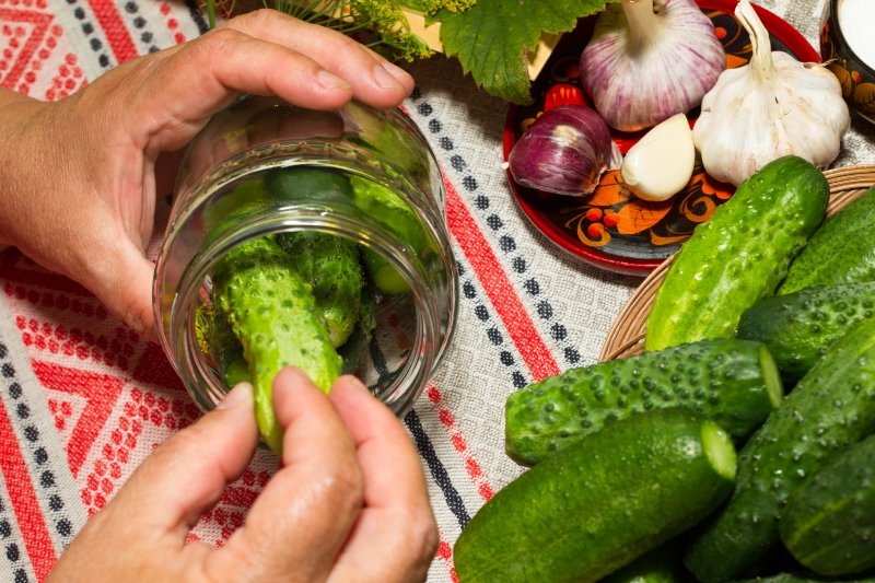 Рецепт заготовки из огурцов с чесноком Кулинария,Закатки,Огурцы,Продукты,Рецепты