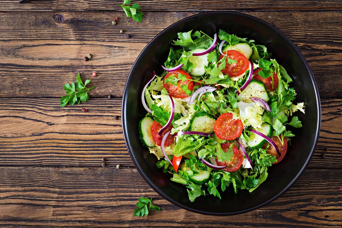 Тазик огуречного салата, и никаких закусок больше не надо: идеальный кумовской салат Кулинария,Витамины,Здоровье,Овощи,Огурцы,Польза,Салаты
