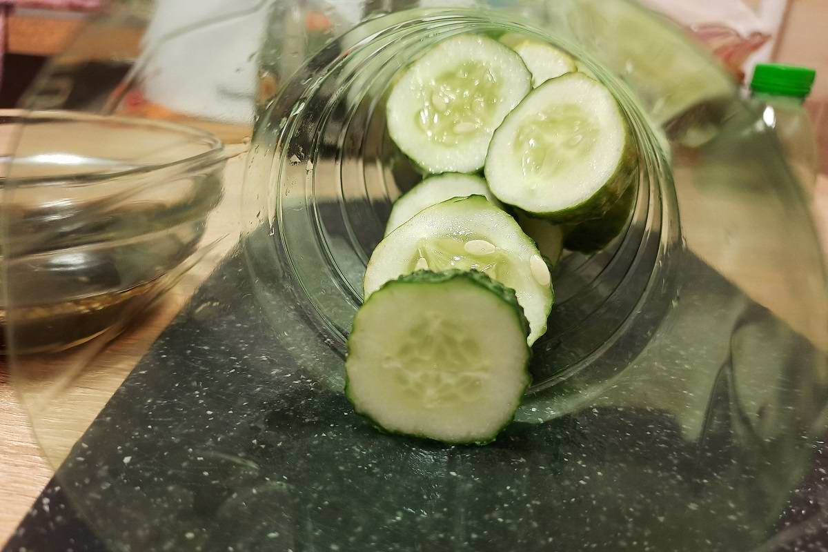 огурцы в бутылке