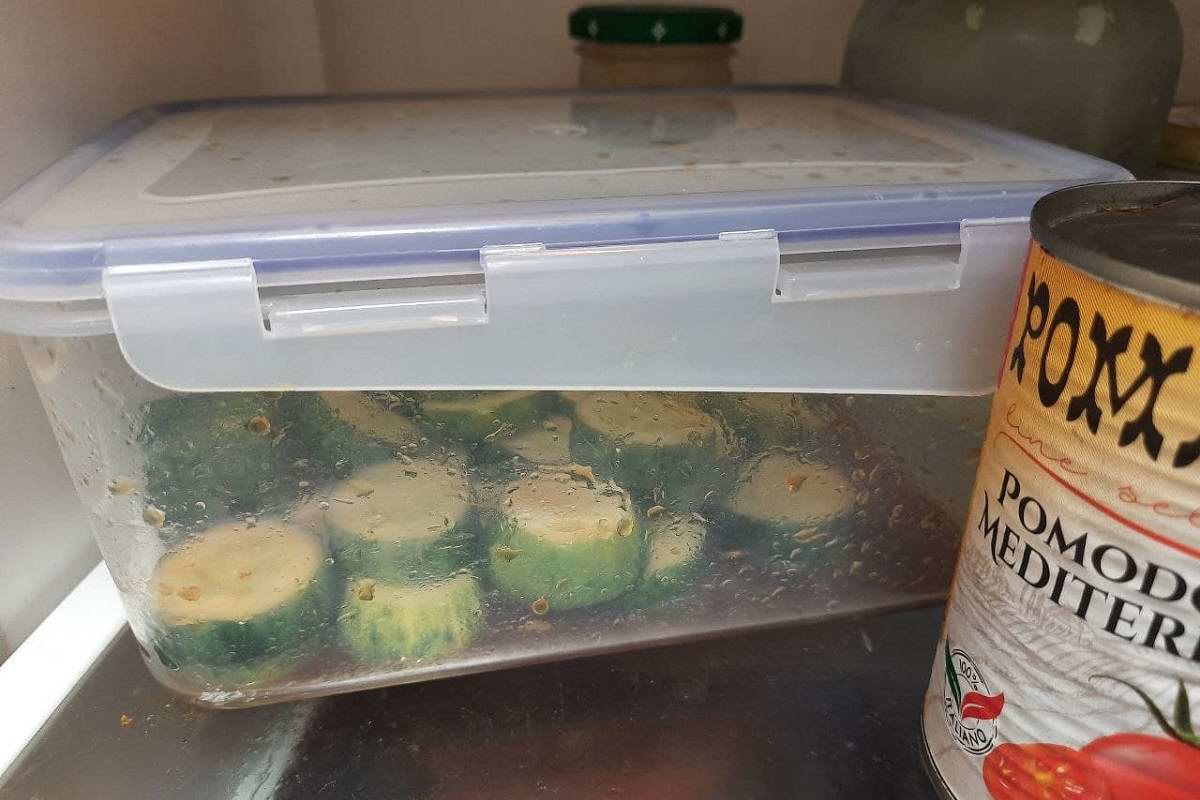 огурцы в бутылке