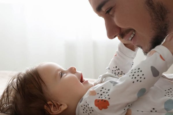 Когда родился второй ребенок, я понял, что моей зарплаты нам не хватит, потому уехал на заработки в другую страну