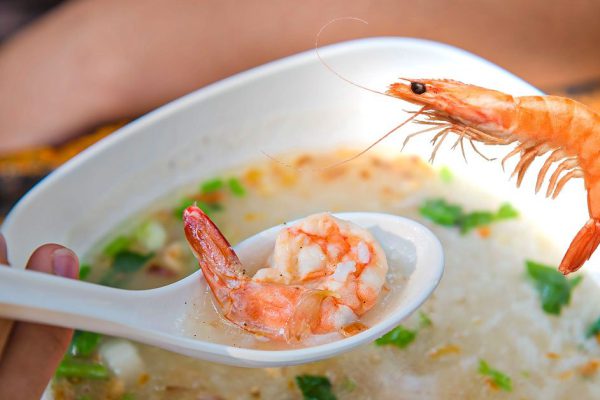 Позволительно ли добавлять в окрошку картофель и креветки