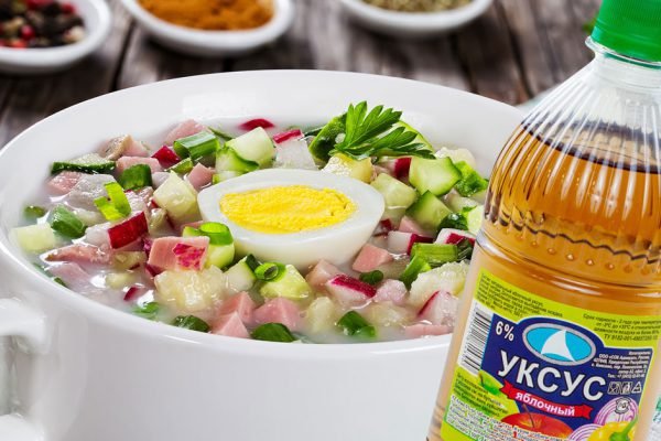 Для чего мудрые хозяйки добавляют немного уксуса в освежающую летнюю окрошку
