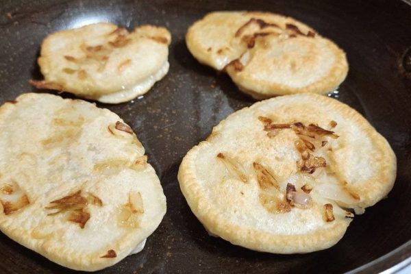 В доме нет ни капли кефира, но дети требуют оладьи, смело беру воду, получается даже вкуснее