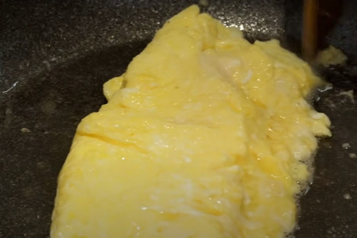 Сколько яиц нужно для идеального омлета, «короля завтраков» Кулинария,Масло,Омлет,Соль,Сыр,Яйца