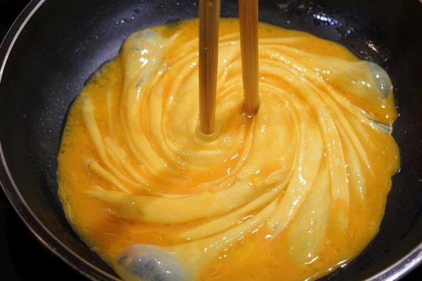 Омлет «Торнадо» на сковороде, что уносит все печали прочь