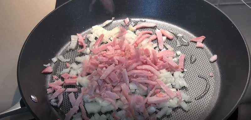 омлет с беконом в формочках