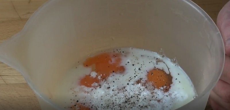 омлет с беконом в формочках