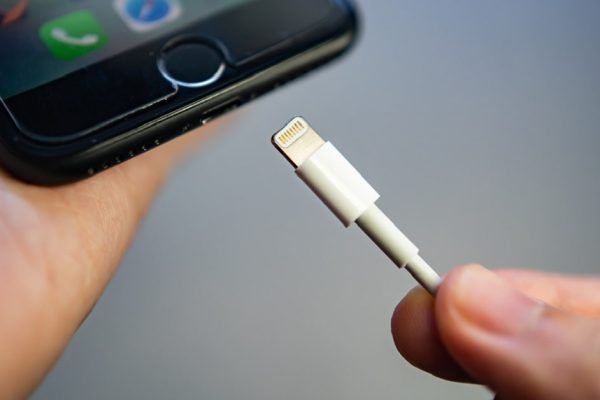 Жадность фраера сгубила: разгорелись споры из-за новых зарядок для iPhone