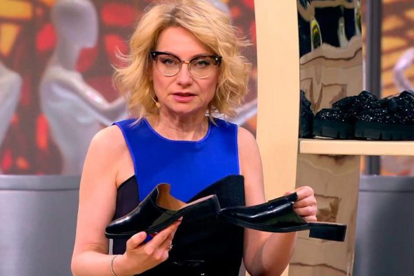 Кого Эвелина Хромченко торопит выбрасывать короткие штанцы в облипку