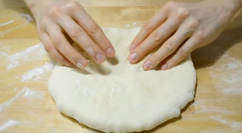 Инструкция по приготовлению осетинского пирога с сыром и картофелем тесто, пирог, можно, теста, сливочного, осетинский, части, оставь, пирога, руками, тестом, сулугуни, начинкой, пищевой, накрой, комок, грамм, 10–15, выложи, должно