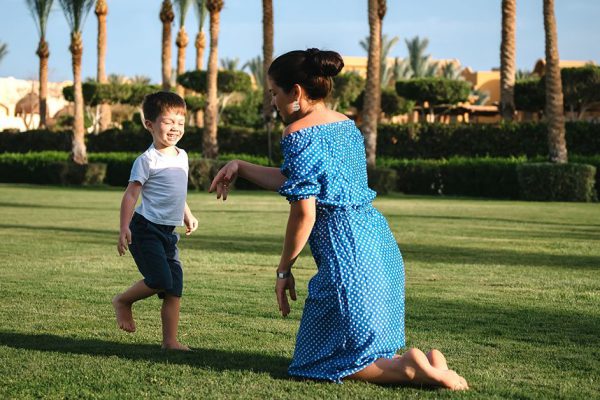 Материнские ошибки, которые портят характер сыновей