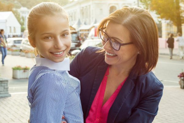 Какие фразы могут испортить отношения родителей и детей