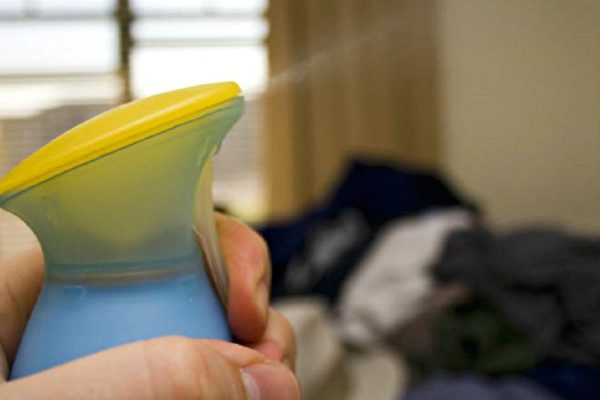 Она не могла понять в чём причина удушливого кашля, пока не присмотрелась к этикетке освежителя…