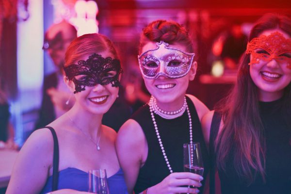 Сбежал с вечеринки, где веселились американцы, расскажу подробнее, что меня смутило