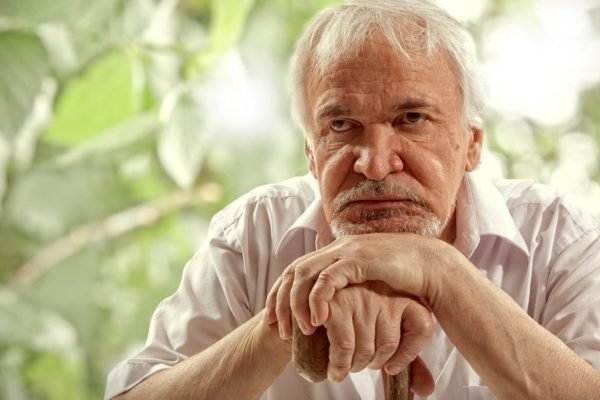 Родственники прокляли нас, мы с братом сдали отца в дом престарелых